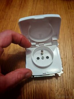 Zásuvka Tango IP 44, s víčkem bezšroubové spoje