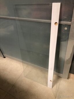 Skleněné dveře - police