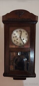 Starožitné dřevěné hodiny