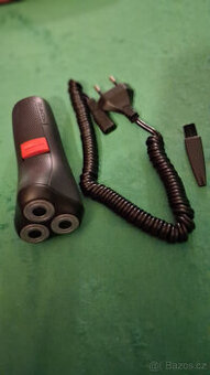 Elektrický holící strojek Remington R0050