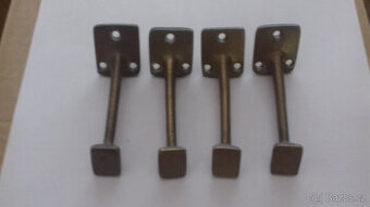 Mosazné dorazy -zarážky na okna.Cena zy 4ks.