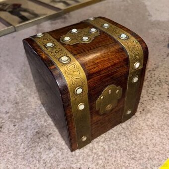 Dřevěná krabice na doutníky