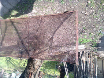 Stará drátěnka do postele