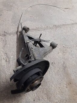 BMW E34 zadní pravé rameno