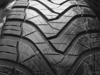 2ks pěkných celoročních pneu 235/45 R18 Gripmax