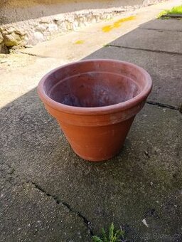 Květináč hliněný velky