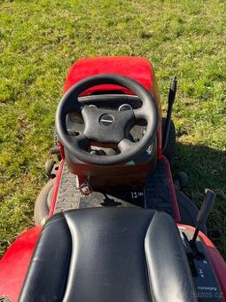 Zahradní traktor jonsered