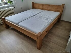 Dubová postel