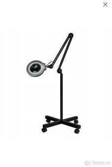 Lampa s lupou