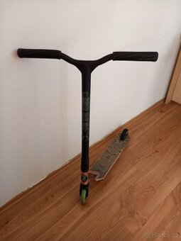 Prodám skoro rovouí freestyle koloběžku Oxelo z Decathlonu.