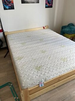 Drevena postel 160 vc rostu a matrace