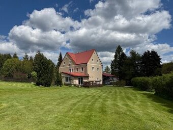 Zrekonstruovaný dům se stavební parcelou 1500m2 u Klínovce.