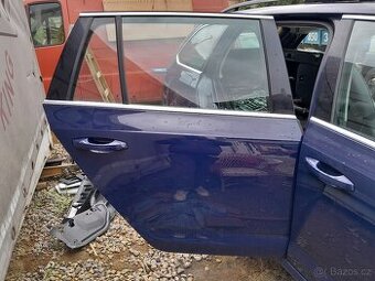 Prave zadní dveře modrá LF5A Škoda Octavia 3 combi