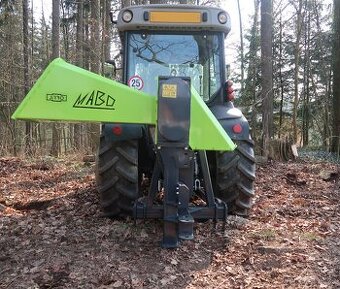 Štěpkovač špalíkovač za traktor s řemenovým převodem