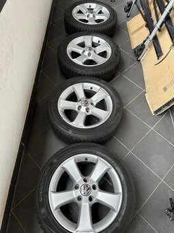 Alu kola Skoda/Volkswagen 205/55 R16 roztec 5x112 zimní pneu