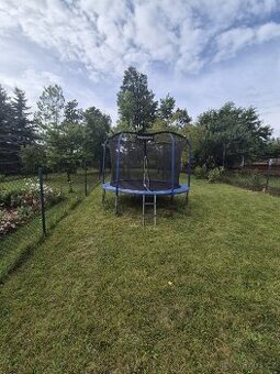 Darují trampolínu Marimex 305