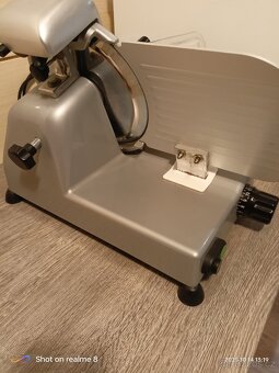 Prodám nářezový stroj