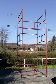Lešení 5 pater 157 cm x 157 cm.