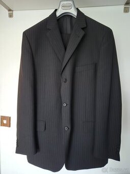 Pánský oblek OP Prostějov tmavě šedý s proužkem vel. 54/110