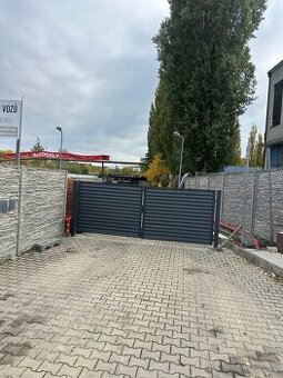 Hala 12×7 m + pozemek 600 m² k pronájmu – Kladno