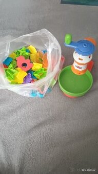 Play Doh a vykrajovátka na modelínu