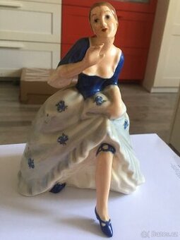 Porcelánová soška klečící dámy Royal Dux