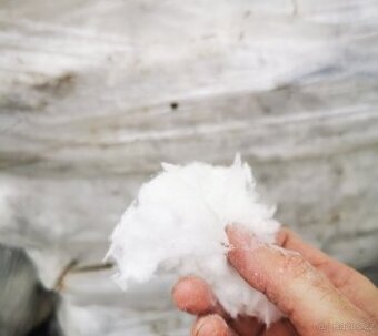 Foukana vata na zatepleni pudy stropu za odvoz