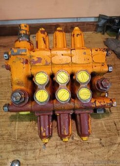 Hydraulický rozvaděč