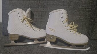 Dámské lední brusle 38
