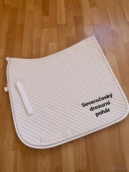 Drezurní podsedlová dečka