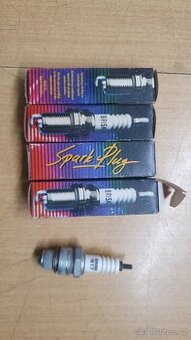 Prodám zapalovací svíčky 4 ks.