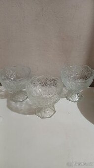 3 misky na noze lité sklo