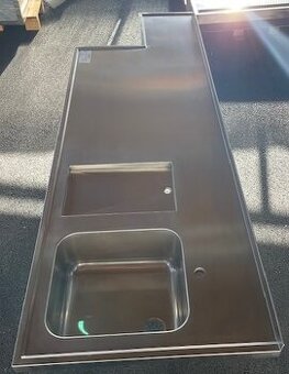 Nerezová výčepní deska atyp