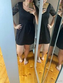Černé krajkované šaty
