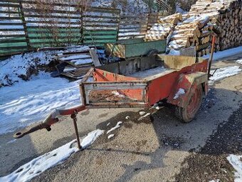 Odpružený vojenský vlek za traktor tovární výroby