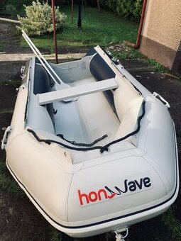 člun HONDA s motorem 15HP