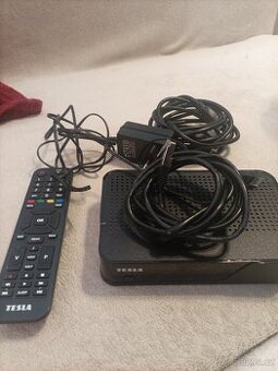 Set-top box Tesla HYbbRID TV T200 černý