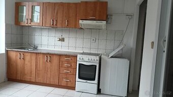 Zachovala kuchyňská linka