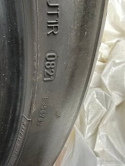 Letni pneu 245/45 r19