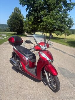 Skútr Honda SH300A