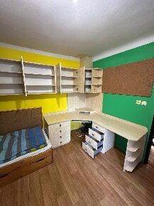 Prodám dětský rohový pokoj v.č. patrových postelí