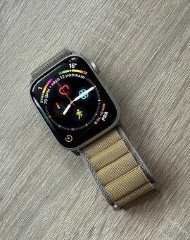 Apple Watch 8 45mm Silver top stav.