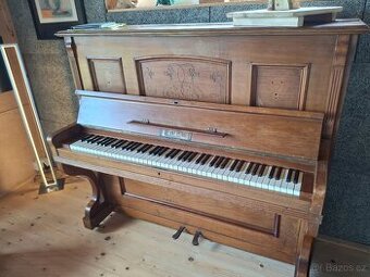 Piano Petrof