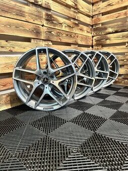 Mercedes Benz GLA - 4x orig. ALU AMG 5x112 R19