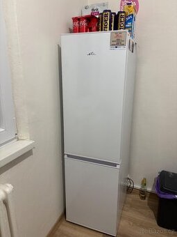 Lednice ETA 152 cm – plně funkční, jen nesvítí dioda