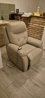 Elektrické polohovací křeslo