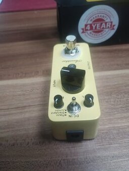 Simulátor akustické kytary Mooer