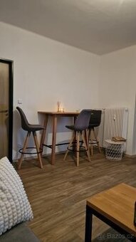 Barový stůl a barové židle XXXLUTZ