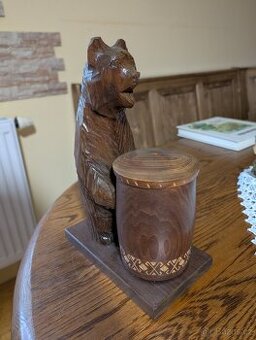 Dřevěná soška medvěda z Ruska