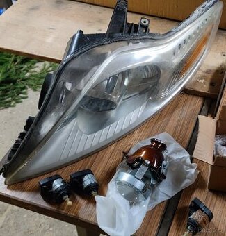 Mondeo mk4 světlo přední levé AFS natáčecí halogen